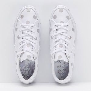 converse polka dot shoes
